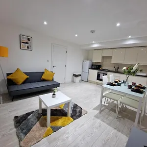 Zdnu 2 Bedroom Reeani Apartment Uxbridge